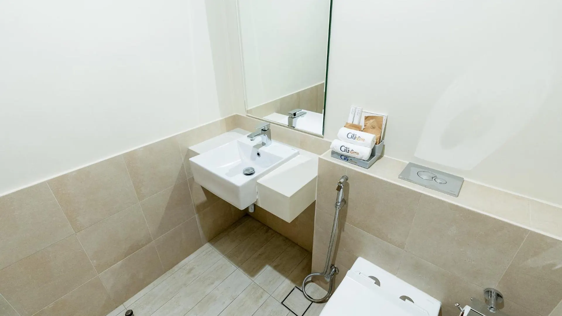 Citihome - Spacious 1Bedroom Apartment At 1 Residences - West Dubai 0*,  United Arab Emirates