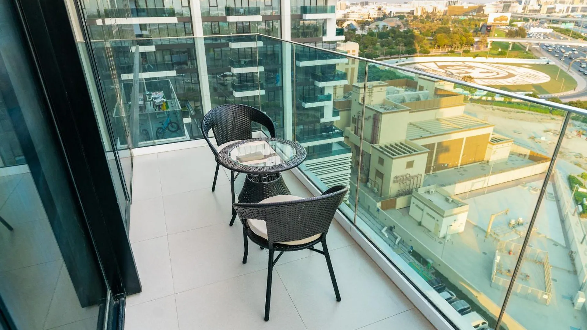 Citihome - Spacious 1Bedroom Apartment At 1 Residences - West Dubai