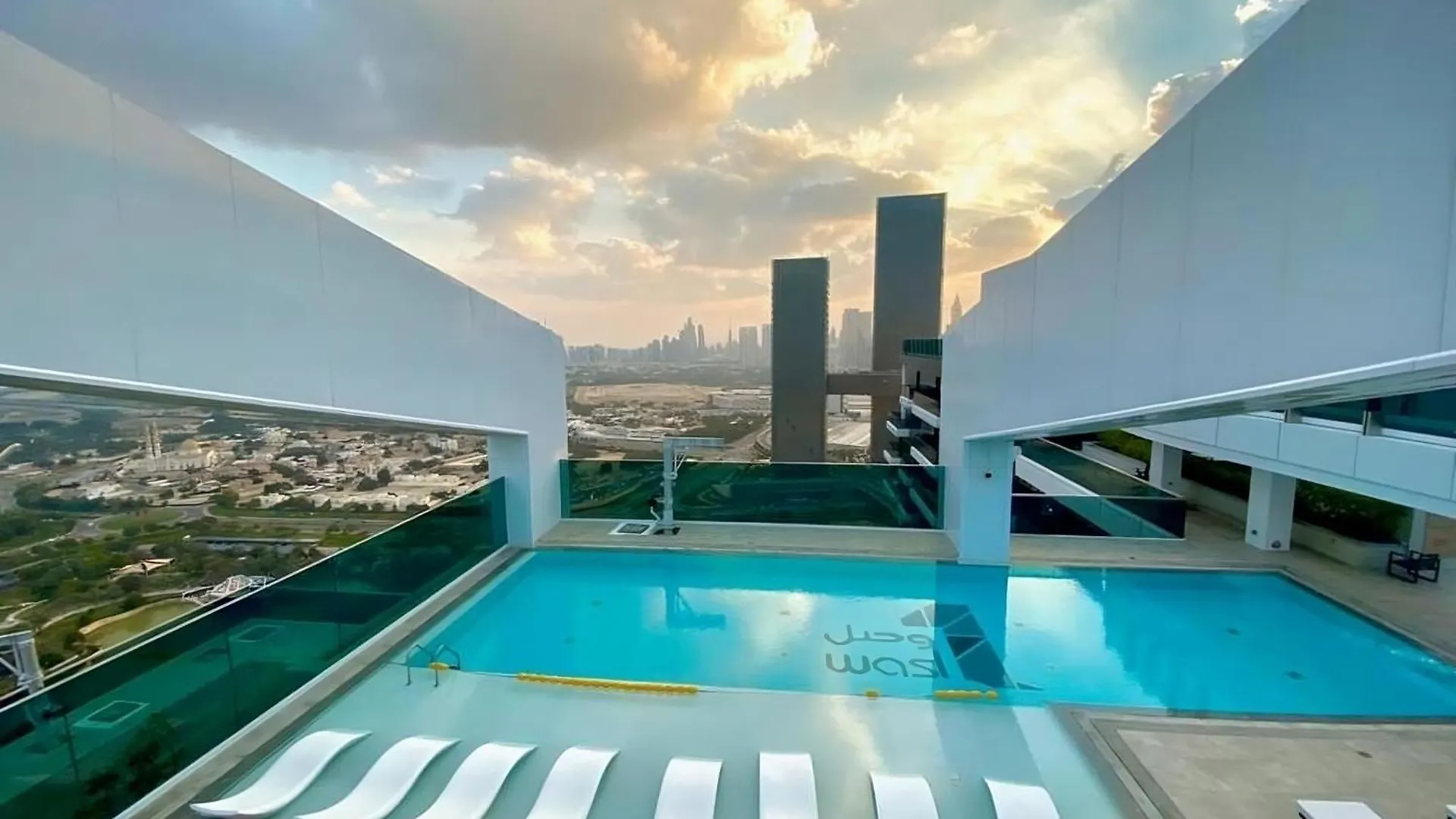 Citihome - Spacious 1Bedroom Apartment At 1 Residences - West Dubai United Arab Emirates